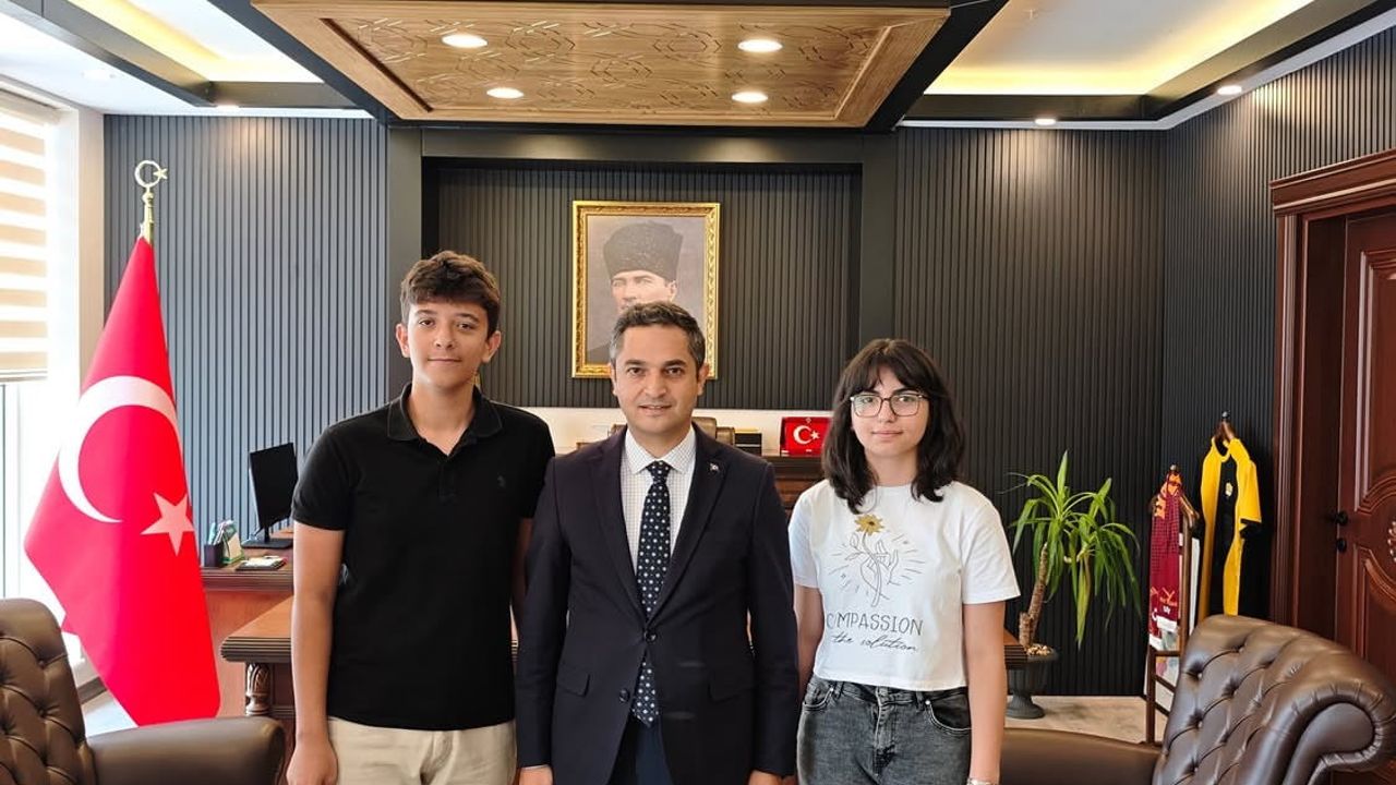 Defne'de iki öğrenci LGS'de tam puanla Türkiye birinciliğini paylaştı