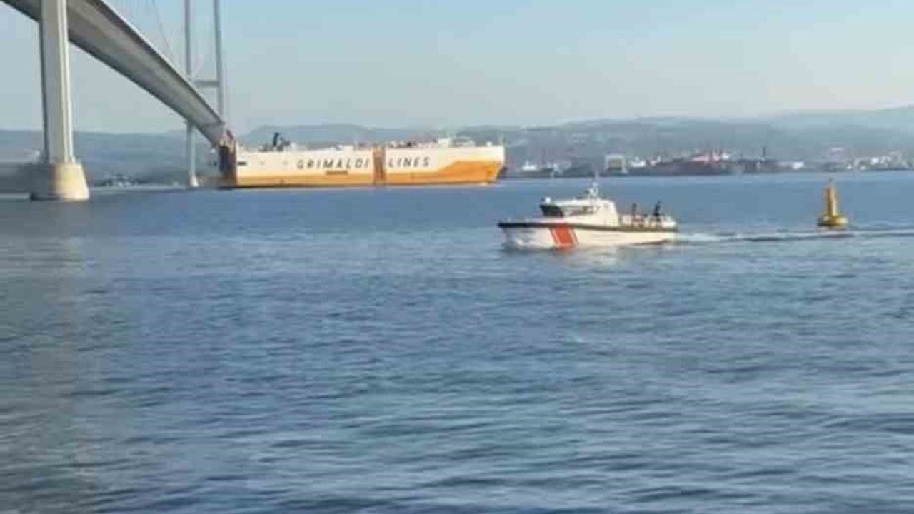 Deniz fenerine sığınan üç kişiyi Sahil Güvenlik kurtardı