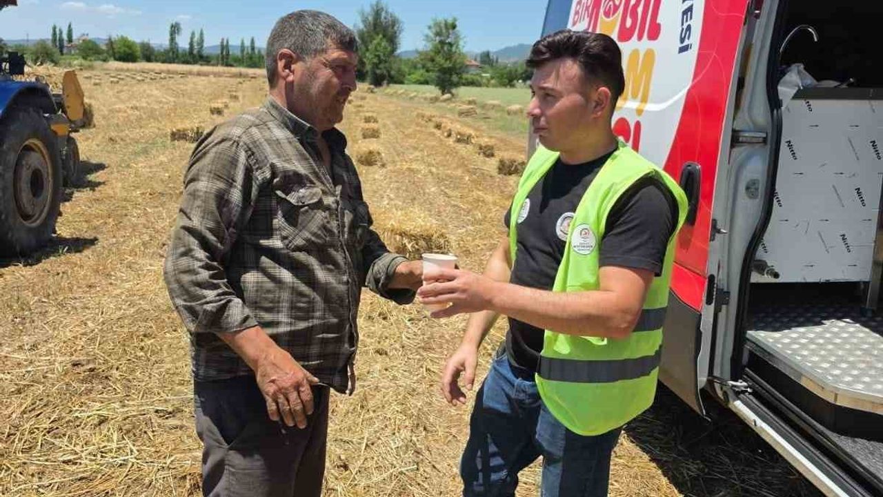 Denizli Büyükşehir Belediyesi'nden tarlalara soğuk su ve limonata desteği