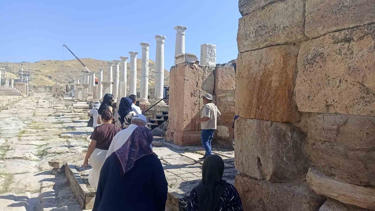 Denizli Büyükşehir Belediyesi'nden yerli turistlere ücretsiz gezi hamlesi