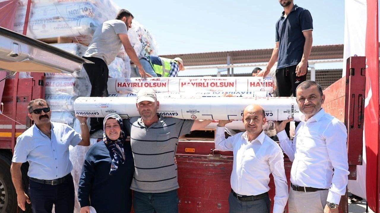 Denizli Büyükşehir'in sera naylonu desteğinin ilk dağıtımı Kale'de gerçekleştirildi