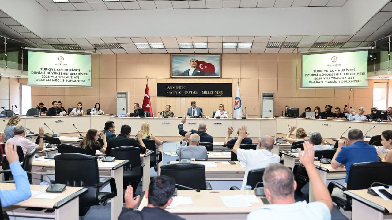 Denizli Büyükşehir Meclisi'nden öğrenci ve ailelere üçlü destek paketi