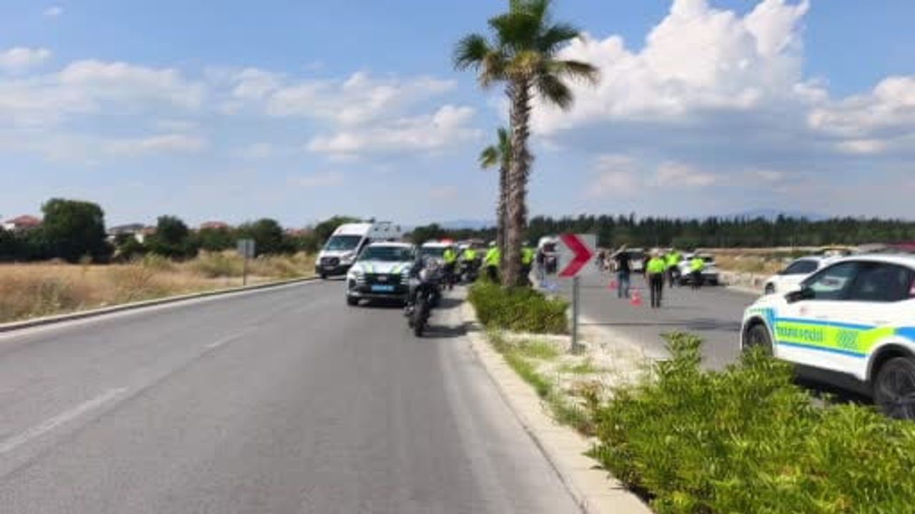 Denizli’de ağaca çarpan motosiklet sürücüsü ağır yaralandı