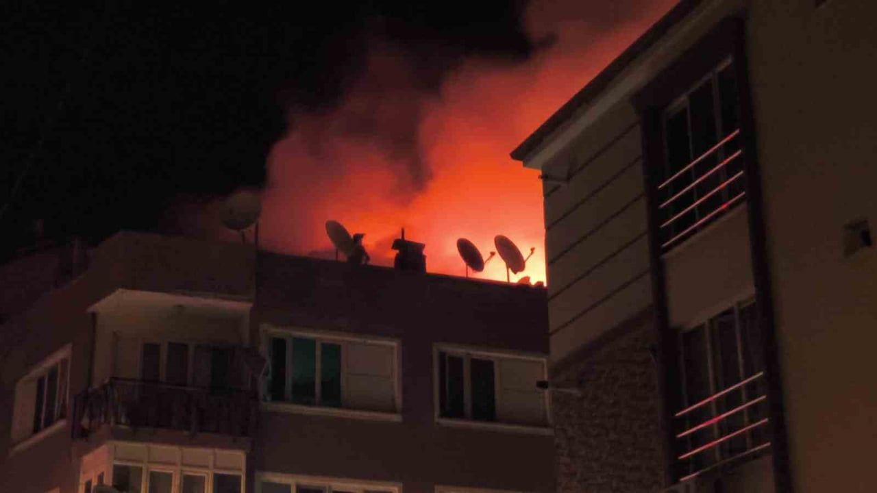 Denizli’de çatı yangınında hortumla müdahale eden Nasuh G. mahalleliyi endişelendirdi