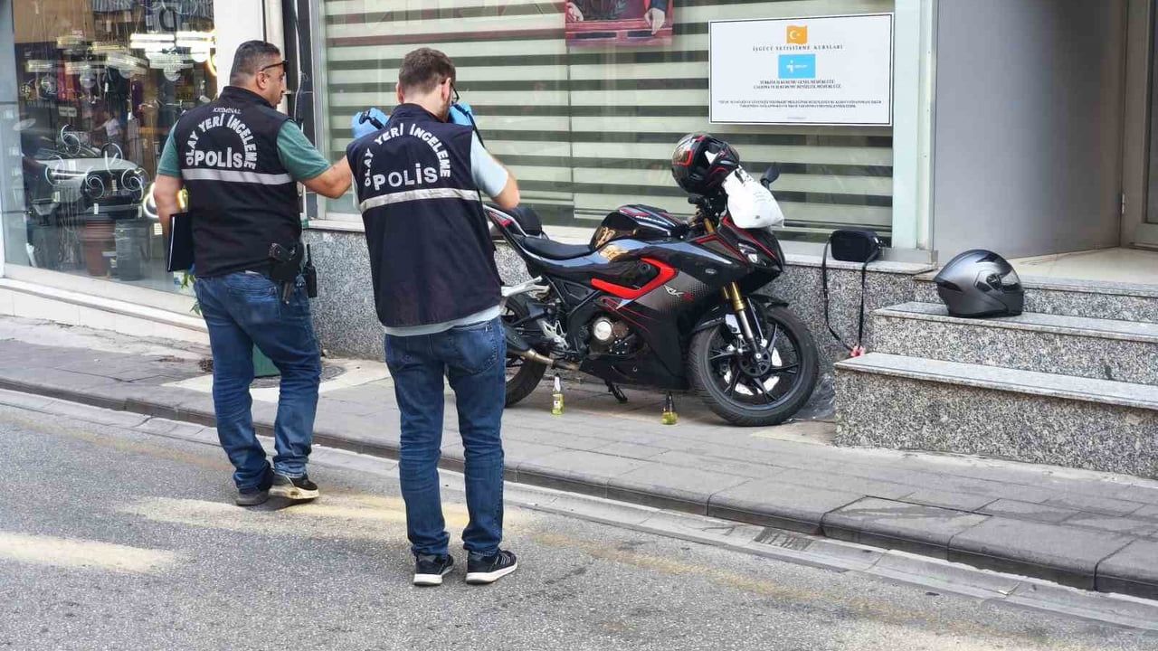 Denizli'de geceye bırakılan iki şişe motosikleti yakmaya yetmedi
