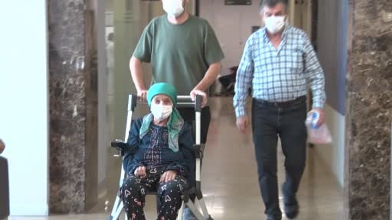 Denizli'de oğlunun kök hücre bağışı annesinin hayatını kurtardı