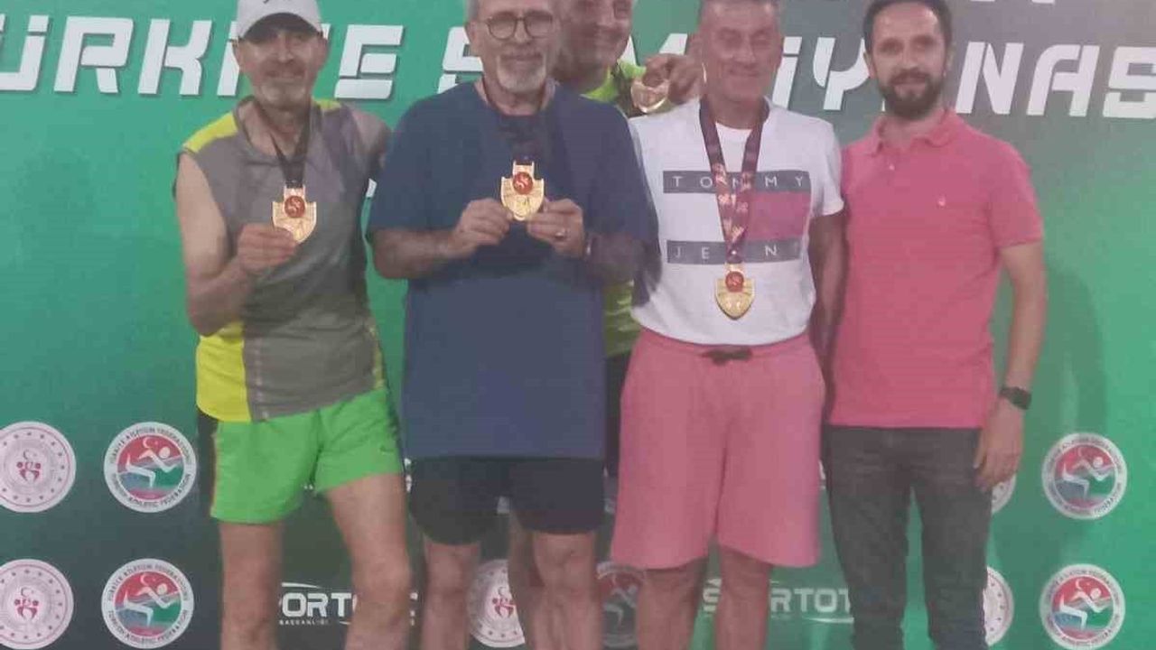 Denizlili master atletler İzmir'den 9 madalya ile döndü