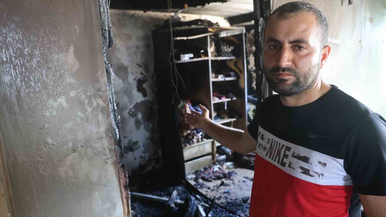 Depremde ailesini kaybeden suriyeli Muhammed Salih Zehra'nın evi yangında kullanılamaz hale geldi