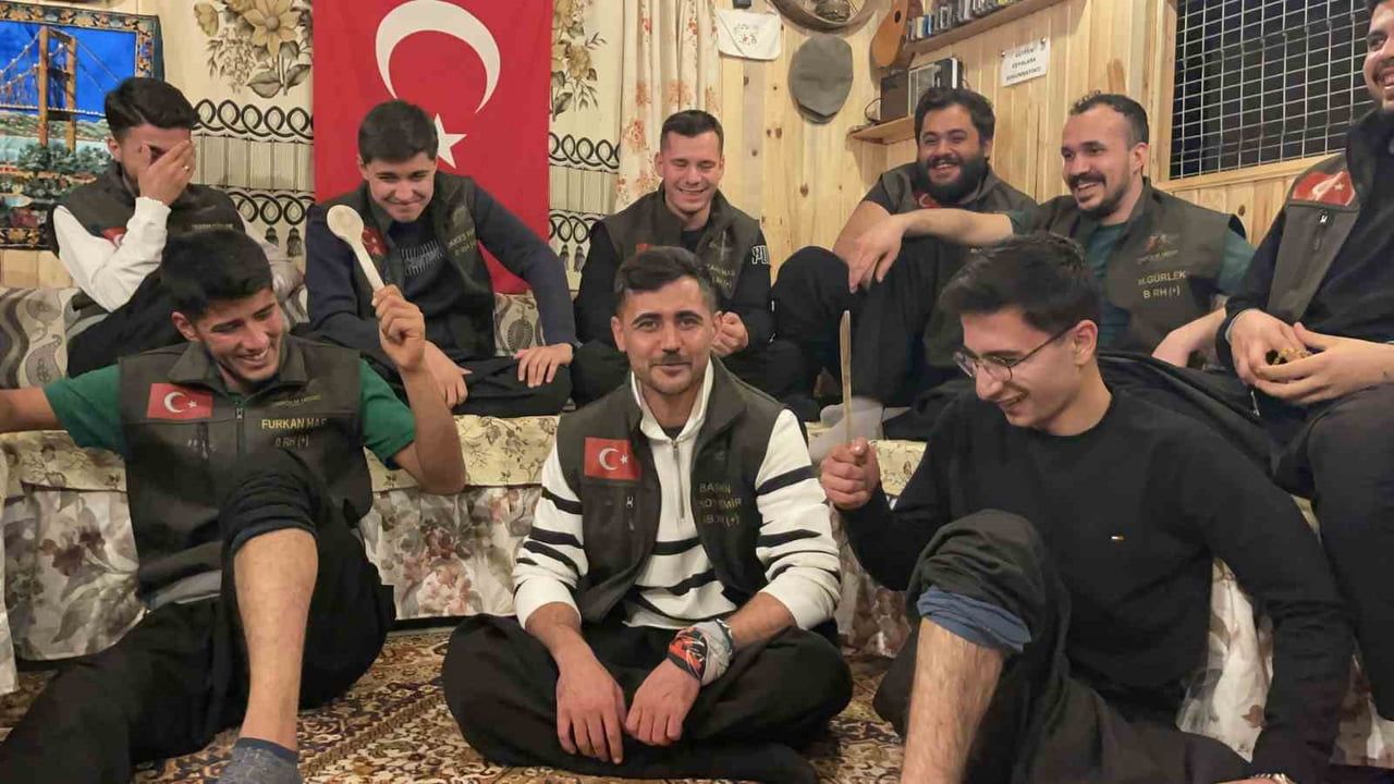 Depremde inşa ettiği ahşap ev Zompçular Enduro için nostalji durağı oldu