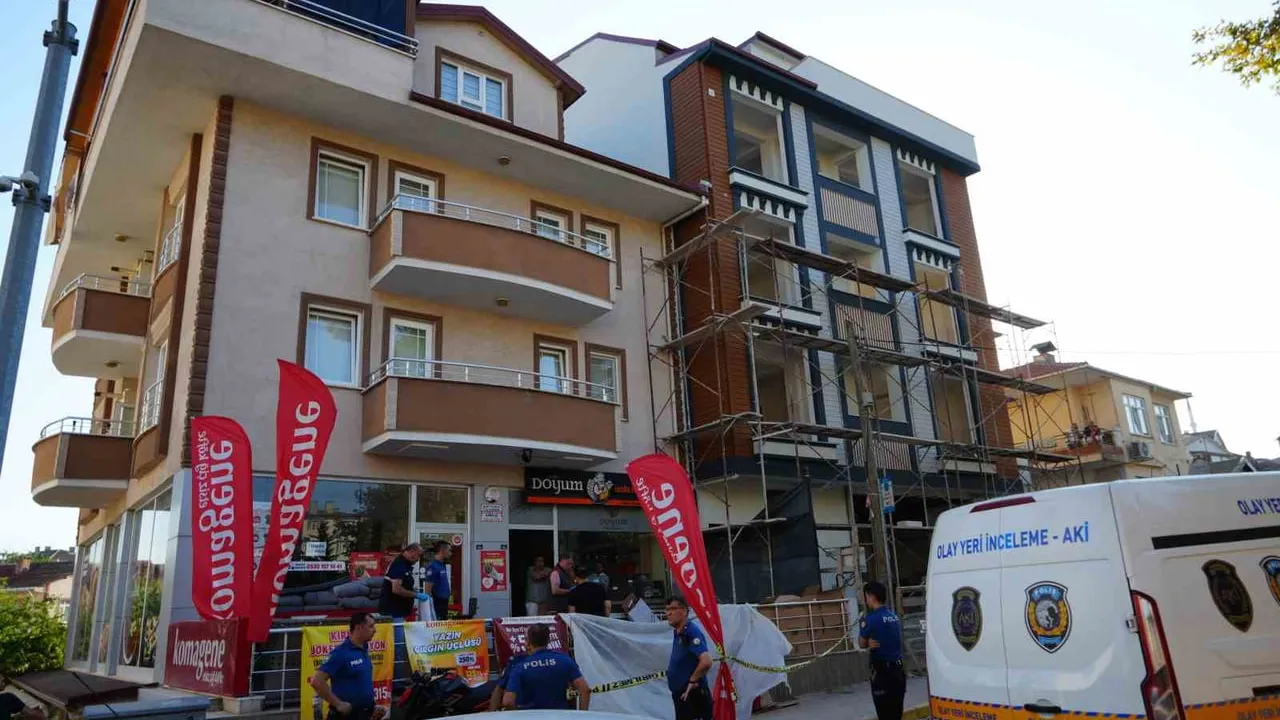 Derince'de iskeleden düşen işçi yaşamını yitirdi