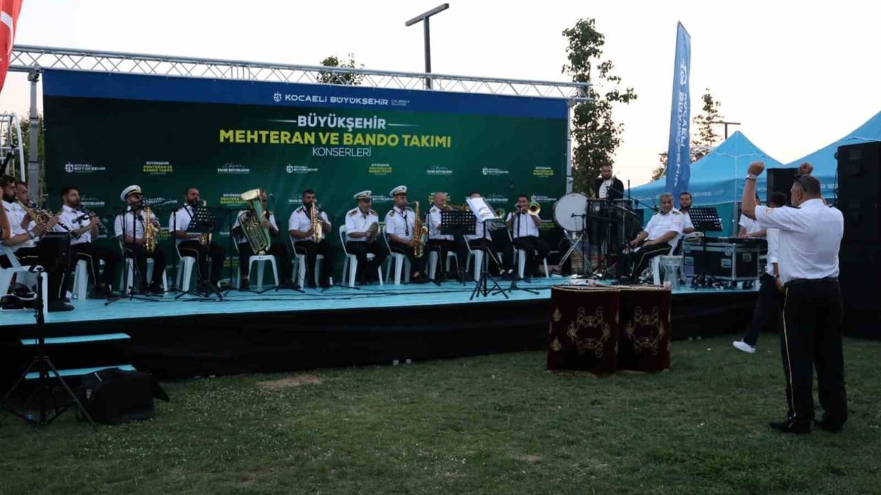 Derince’de tarihi marşlar ve Yeşilçam ezgileriyle nostalji akşamı