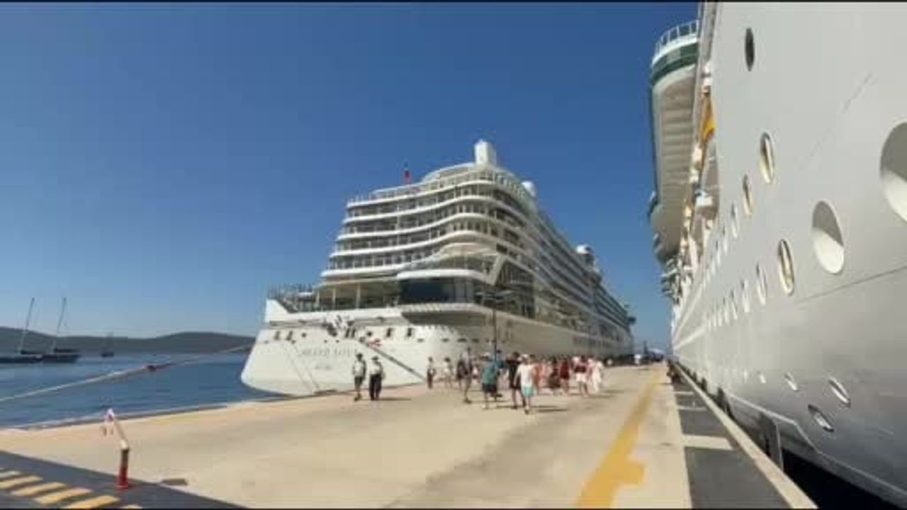 Dev kruvaziyerler Bodrum'a demir attı: 3 bin 319 turist geldi