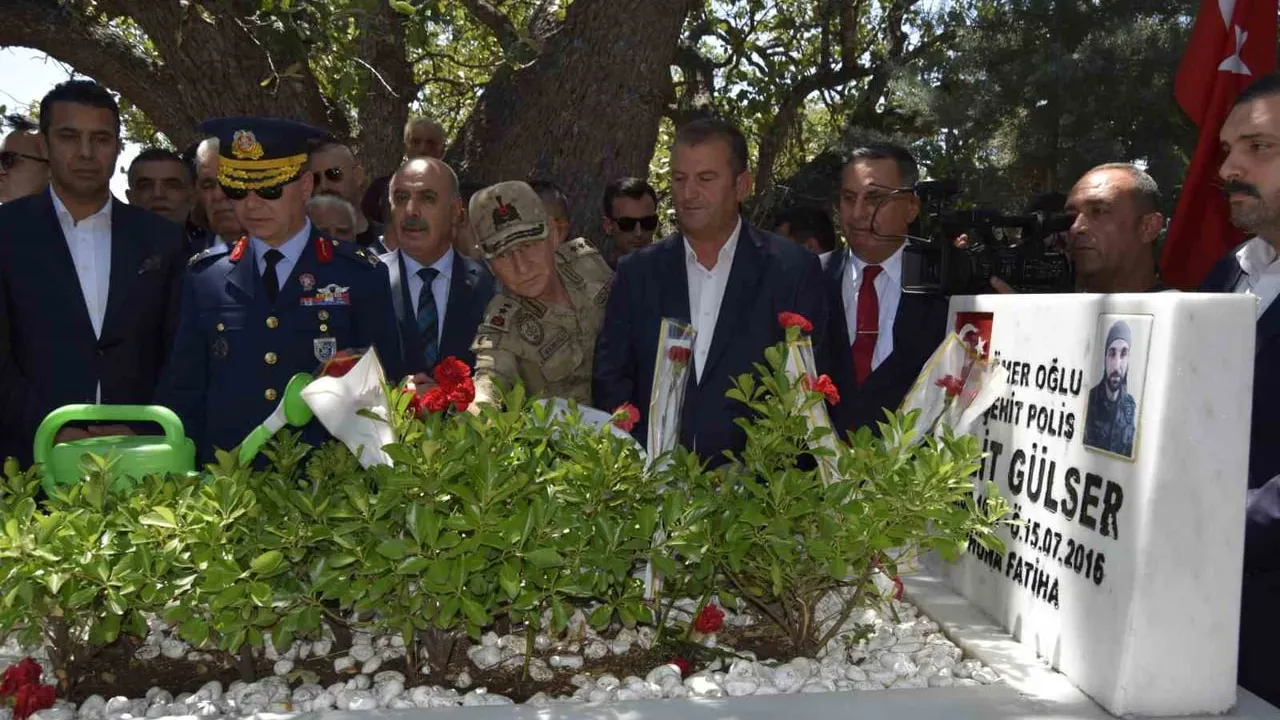Dicle’de şehitler kabirleri başında anıldı