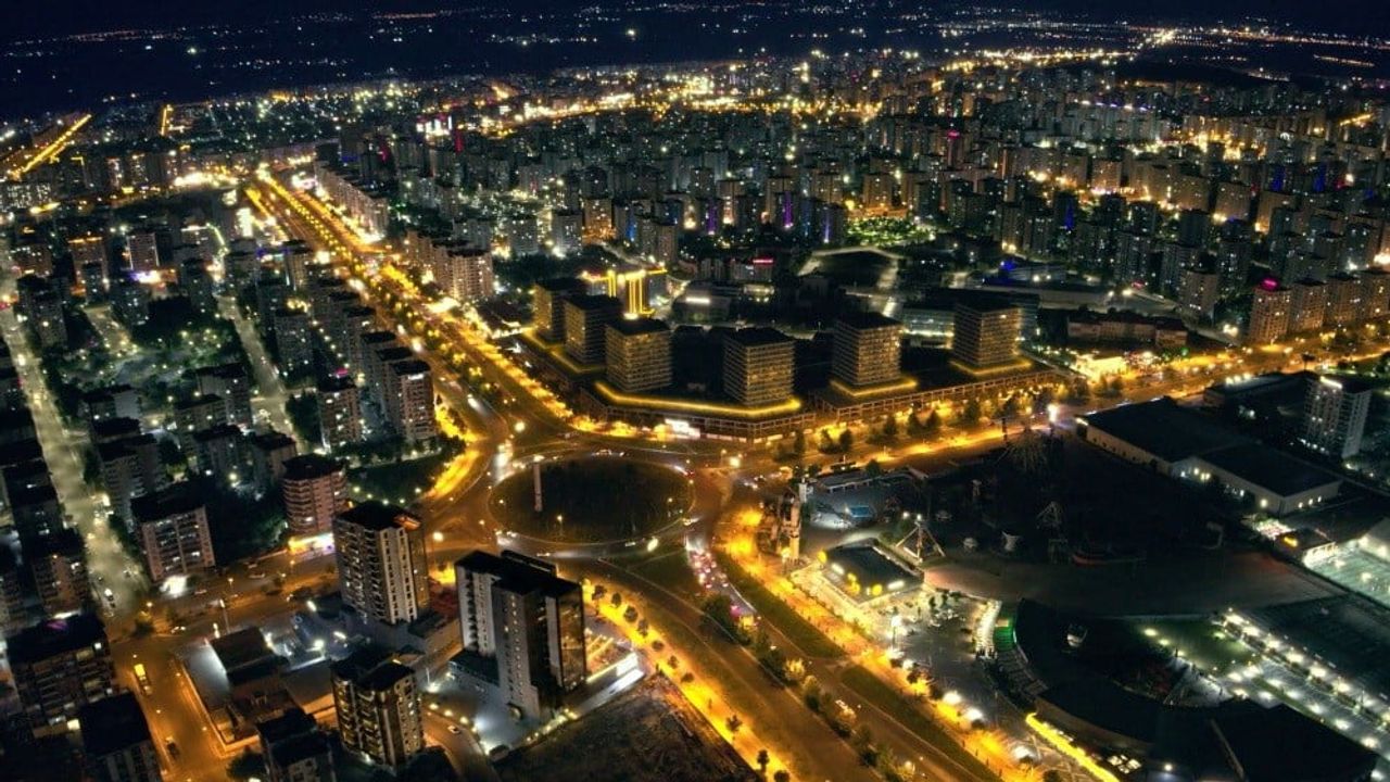 Dicle Elektrik’in 'Gözün Aydın' kampanyasında Yılmaz Vural başrolde