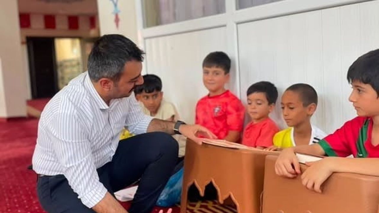 Dicle kaymakamı Mustafa Atış Kur’an kursu öğrencileriyle buluştu