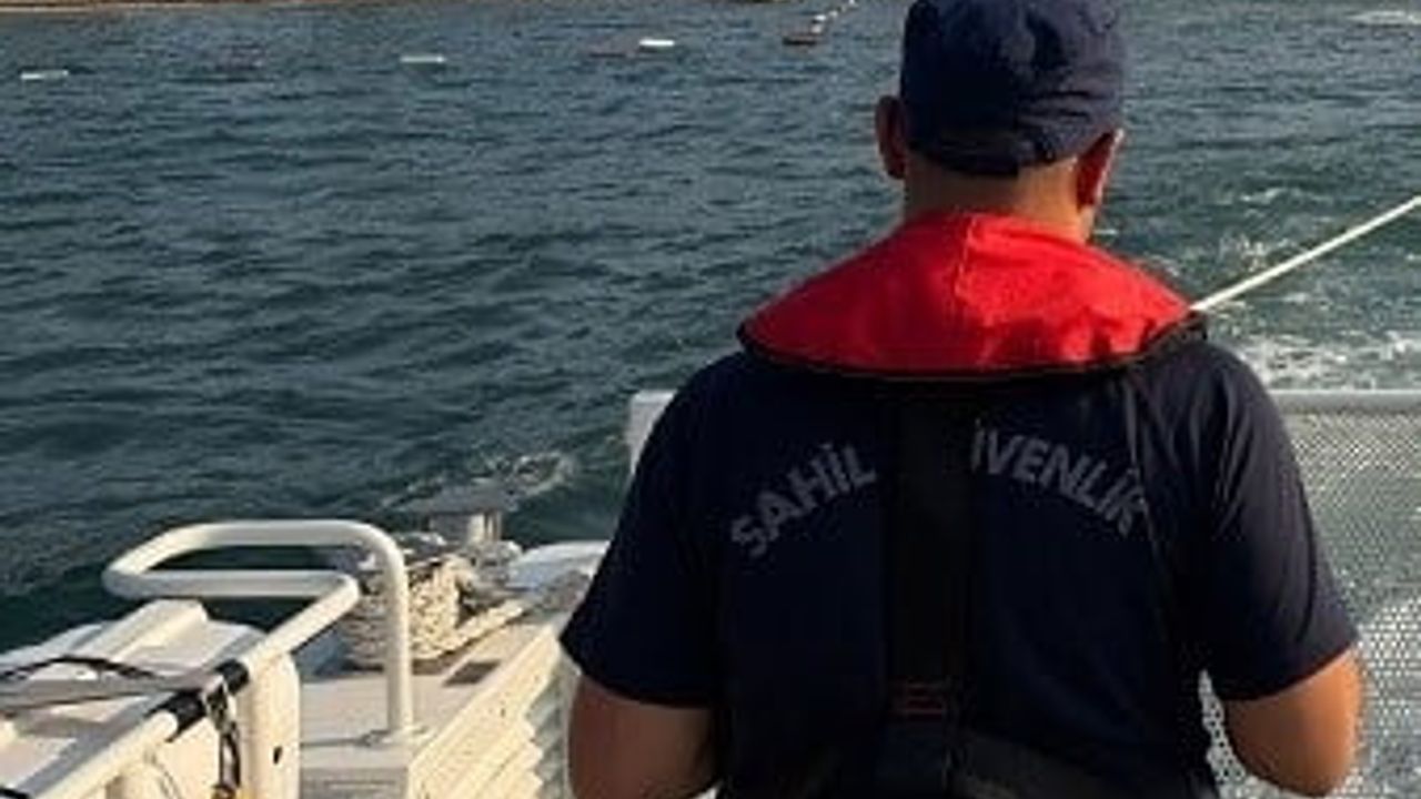 Didim açıklarında müdahale hayat kurtardı: deniz yatağıyla sürüklenen iki kişi güvene alındı