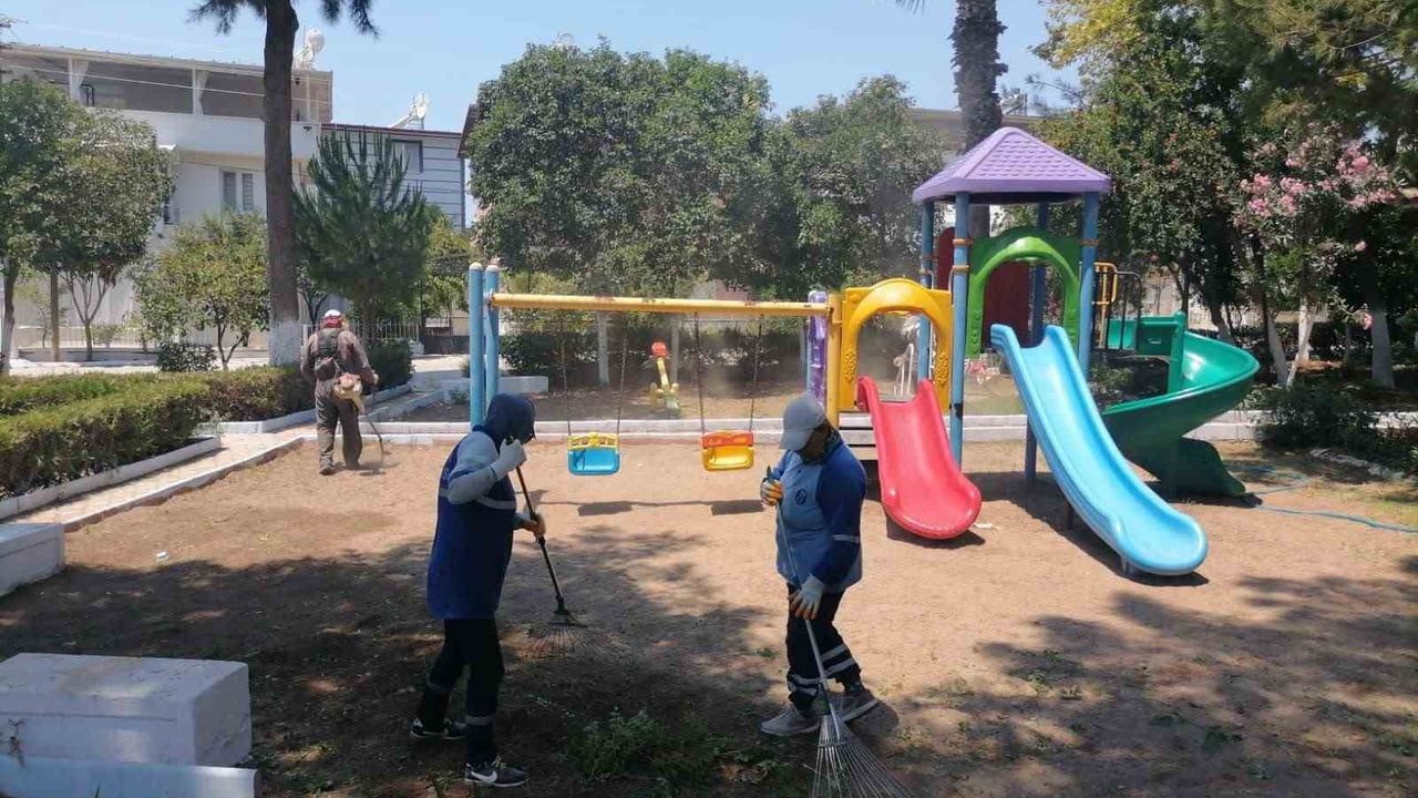 Didim Belediyesi kendi üretimi mevsimlik çiçekleri kent genelinde toprakla buluşturuyor