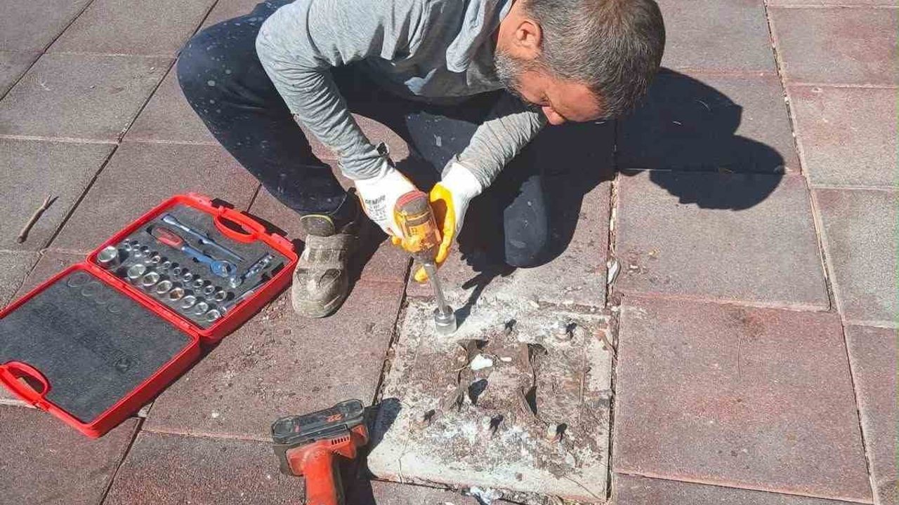 Didim Belediyesi parklarda bakım ve onarım çalışmalarını sürdürüyor