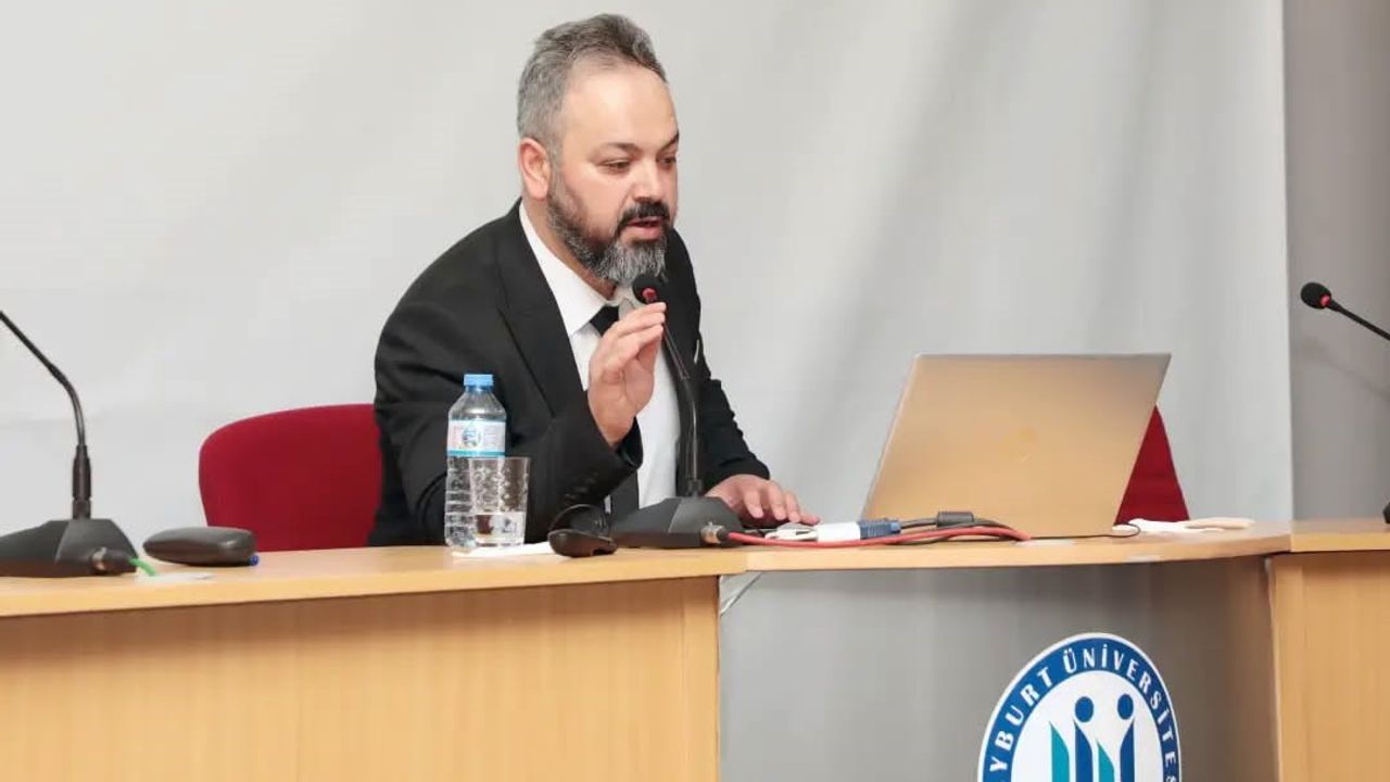 Direnişten dirilişe konferansında darbeler ve 15 Temmuz değerlendirildi