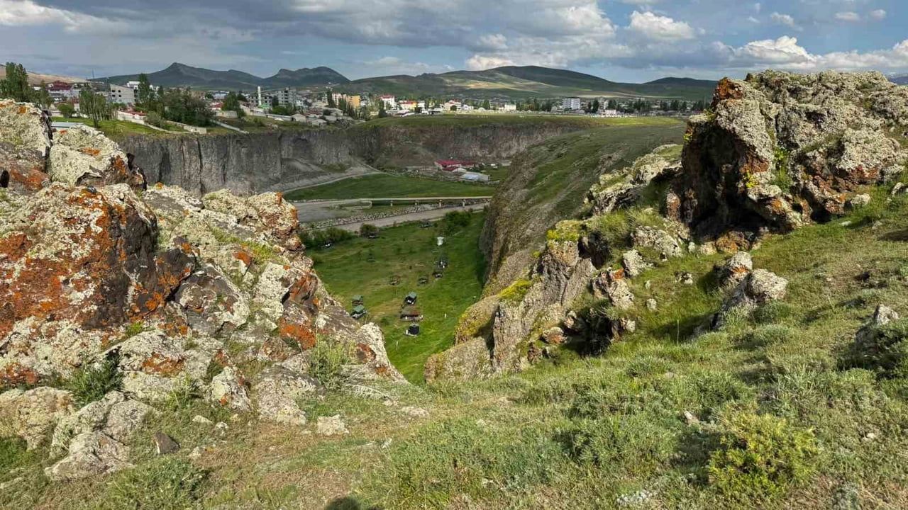 Diyadin kanyonu dron görüntüleriyle doğal güzelliğini sergiledi