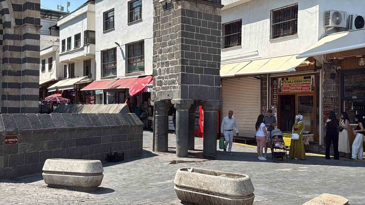 Diyarbakır'da aşırı sıcaklar tarihi mekanları boşalttı