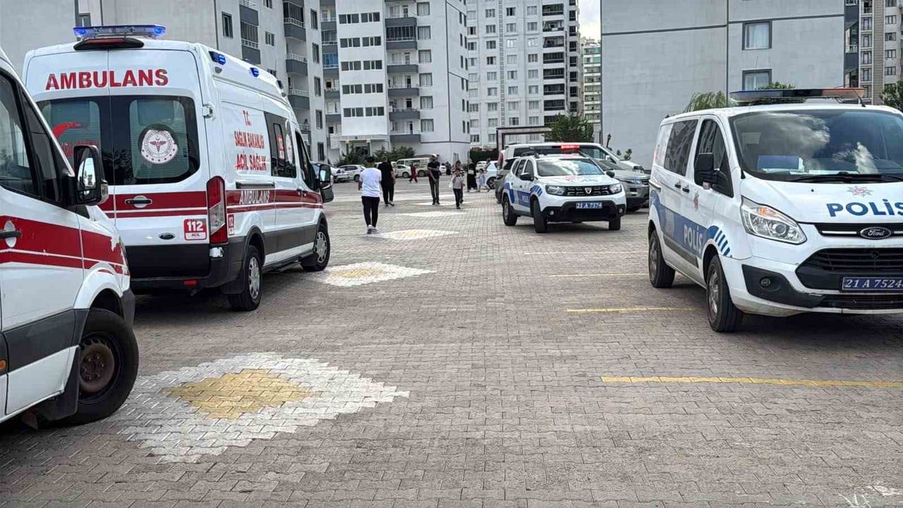 Diyarbakır’da ev yangınında 1 kişi dumandan etkilendi