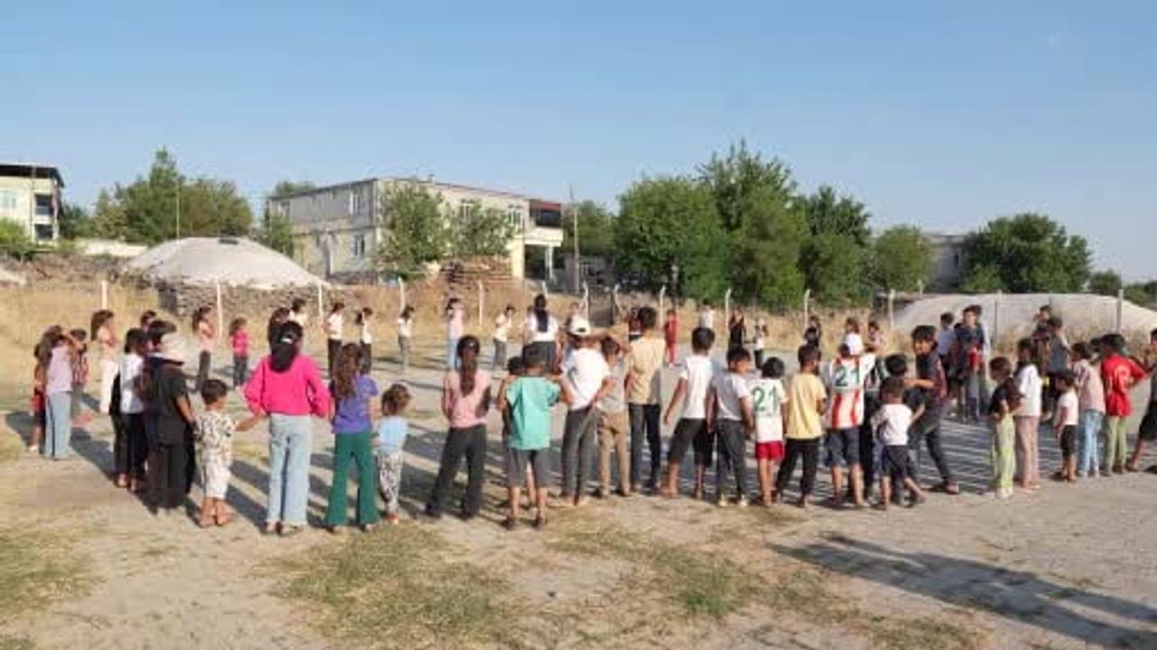 Diyarbakır'da gezici müzik atölyesi çocukları müzik ve sanata buluşturdu