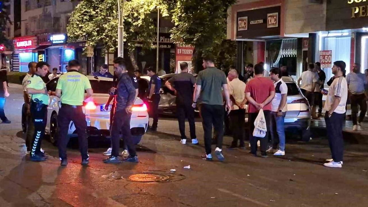 Diyarbakır’da iki otomobil çarpıştı: 5 yaralı