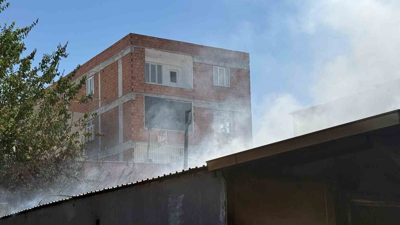 Diyarbakır’da marangoz atölyesinde yangın: 2 yaralı