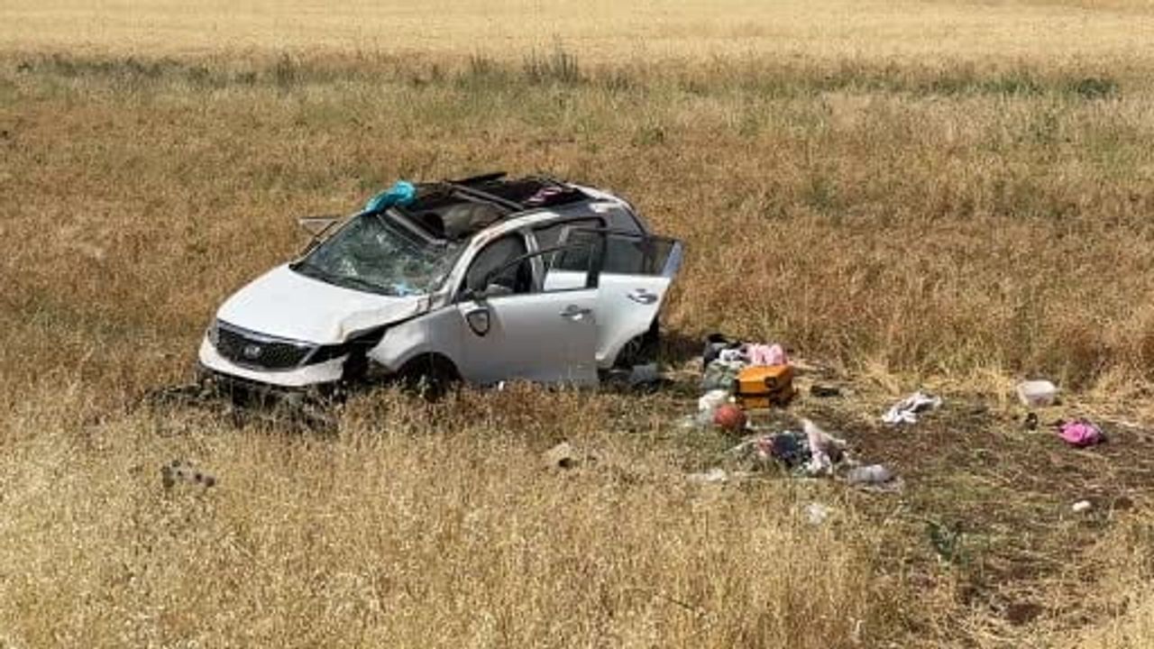 Diyarbakır'da tatil yolunda uyuya kalan sürücü kaza yaptırdı: 5 yaralı