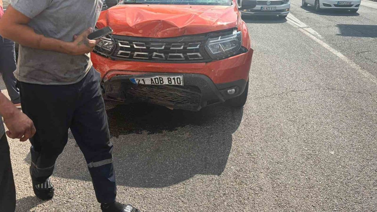 Diyarbakır’da trafik kazasında 7 aylık hamile sürücü hastaneye kaldırıldı