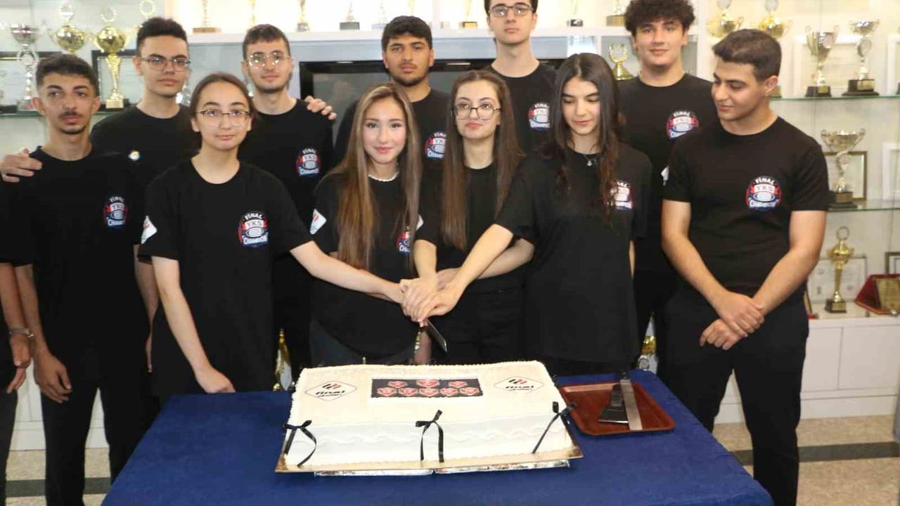 Diyarbakır'dan üniversite yolunda toplu zafer: Final Okulları YKS'de dereceleri sıraladı