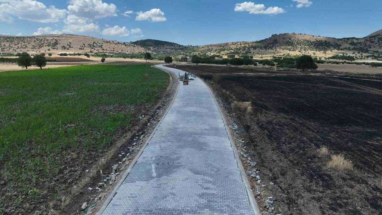 Diyarbakır kırsalında 17 ilçede yol çalışmaları sürüyor