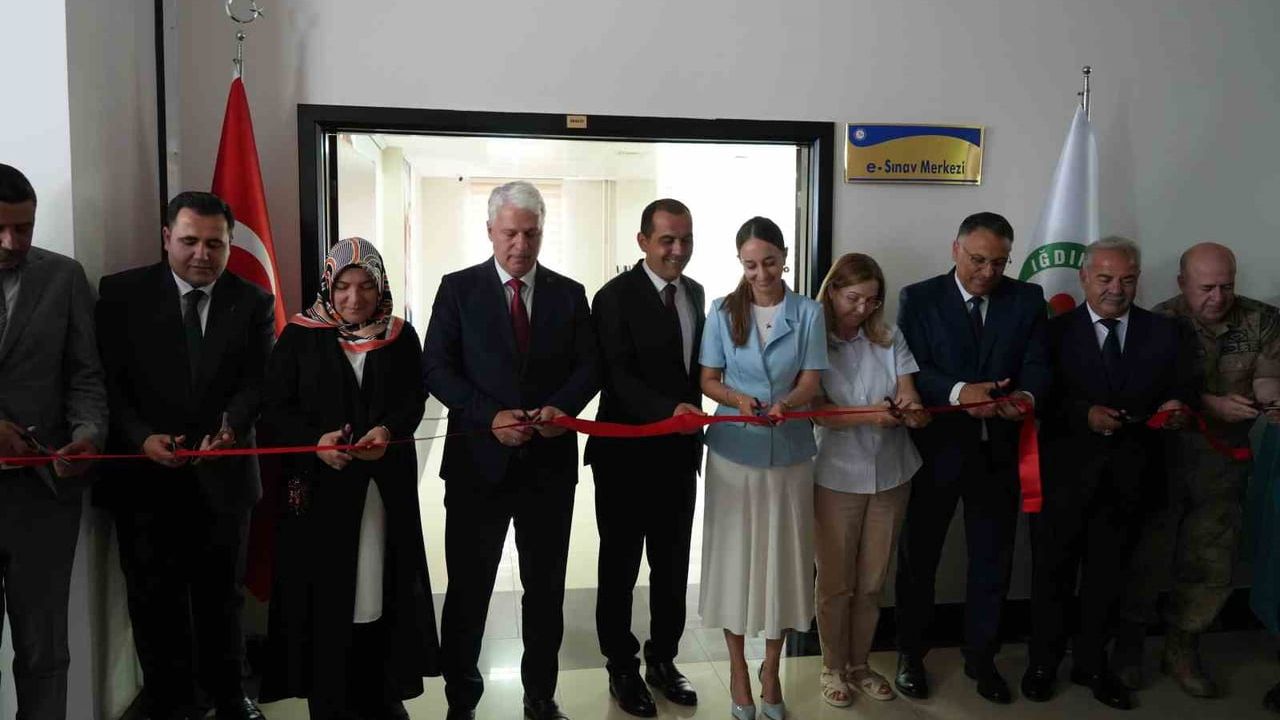 Doğu Anadolu Bölgesi’nin ilk sivil havacılık e-sınav merkezi Iğdır’da açıldı