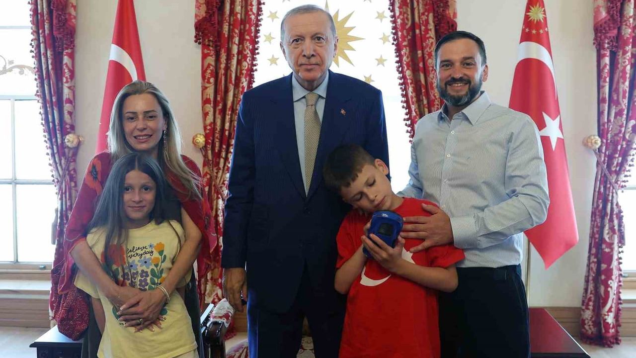 Dolmabahçe'de 'Cake Not Hate' elçisi Joshua Harris ile görüşme