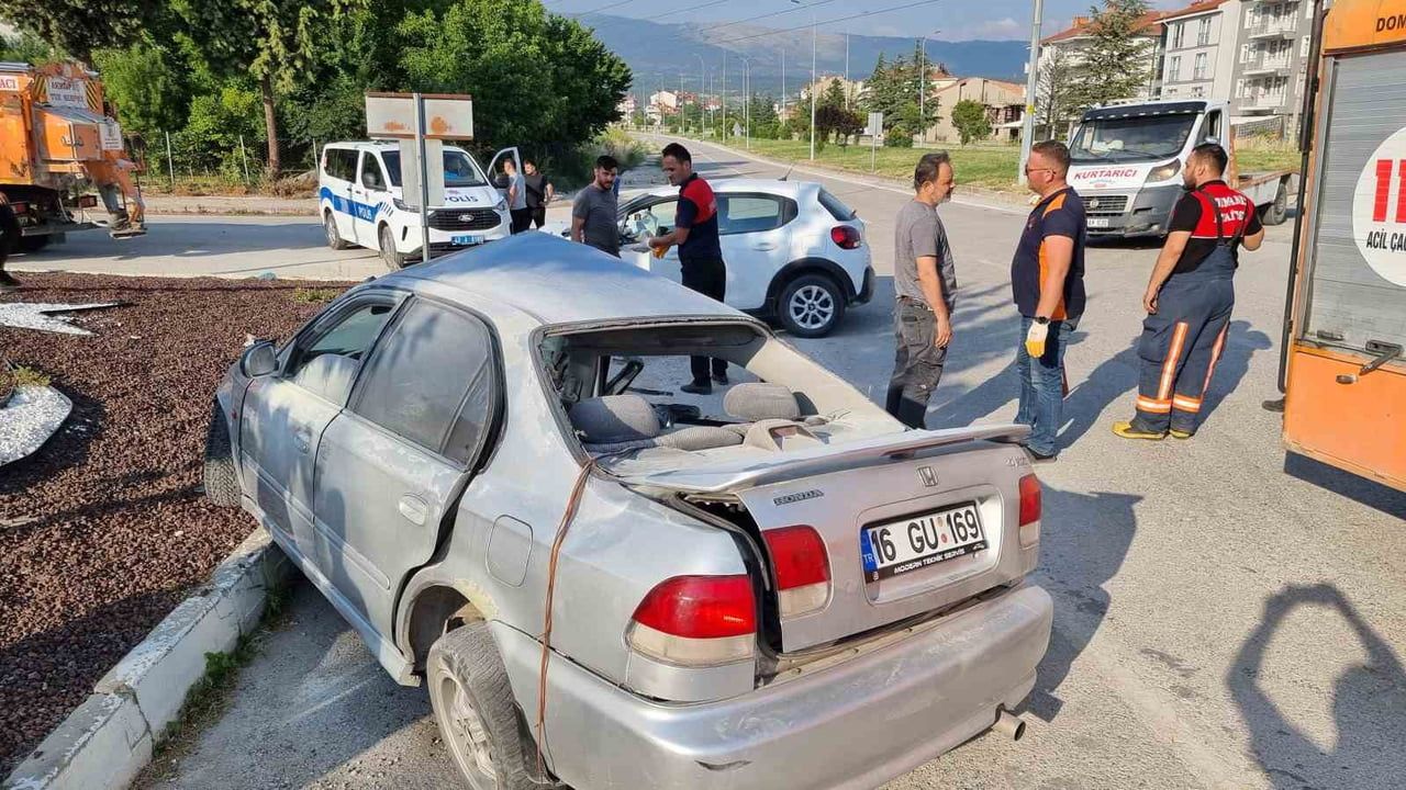 Domaniç'te jandarma kavşağında trafik kazası: 2 yaralı