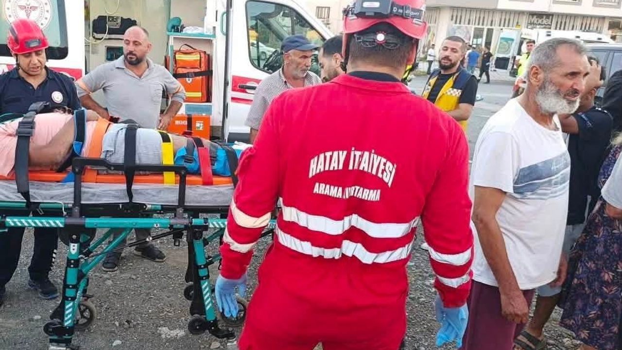 Dörtyol'da Numune Evler Mahallesi'nde cip ile motosiklet çarpışması: sürücü yaralandı