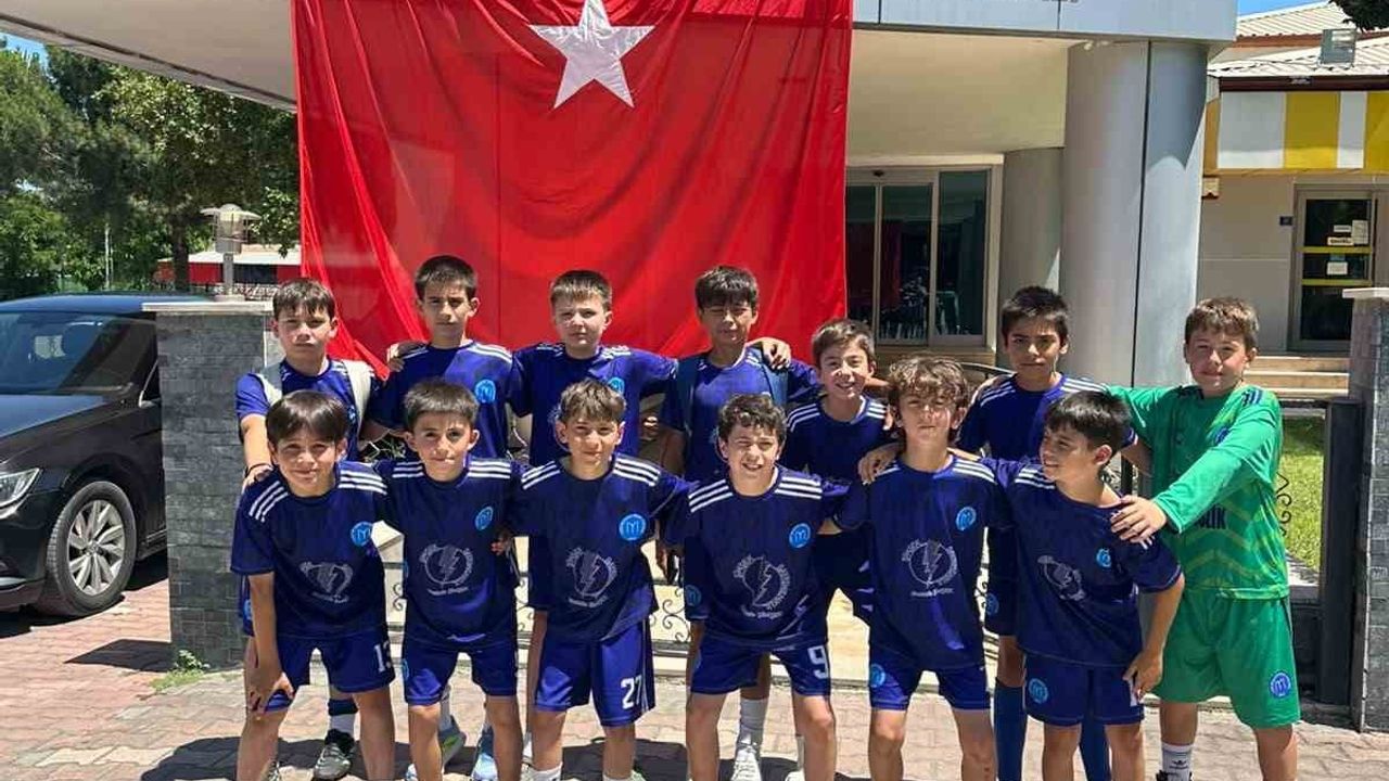 Dostluğun kazandığı hazırlık maçı: Bilecik'te minik futbolcular 15 Temmuz Demokrasi ve Millî Birlik Günü'nü andı