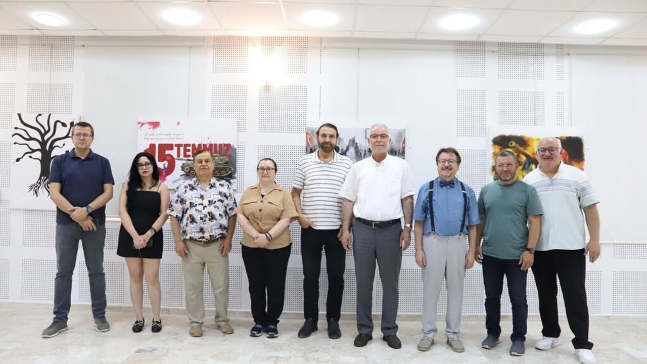 DPÜ’de 'Zaferin adı Türkiye' poster sergisi sanatseverlerle buluştu