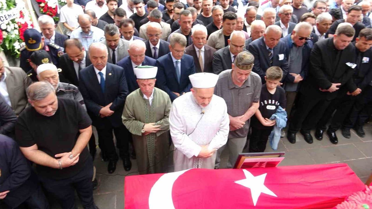 Dr. Burhan Kara son yolculuğuna uğurlandı