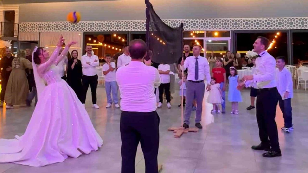 Düğün salonunda file: voleybolla başlayan aşk salona taşındı