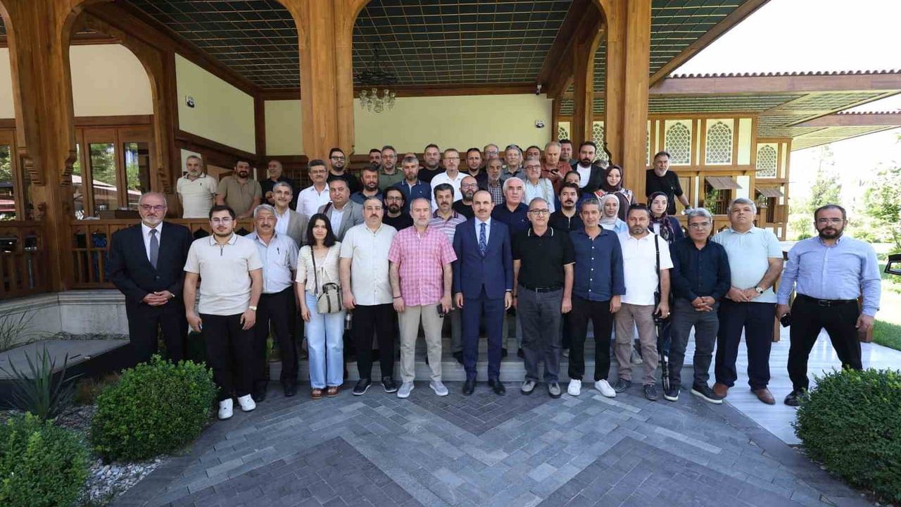 Dünya Belediyeler Birliği başkanlığına seçilen Uğur İbrahim Altay: cumhurbaşkanımızın izinde ülkemizi temsil etmek için yola çıktık