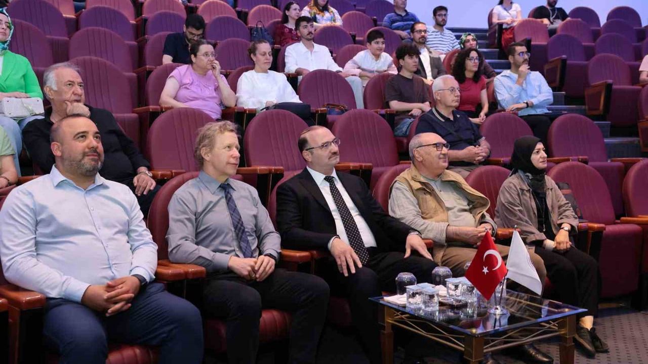 Dünya çapında nanobilim uzmanı Atatürk Üniversitesi'nde akademik köprüler kurdu