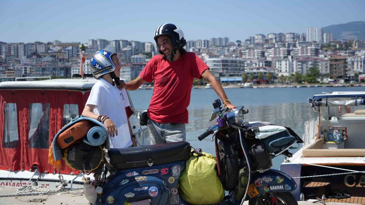 Dünyayı gezen baba-oğul Samsun'da yelkenle dostluk ördü