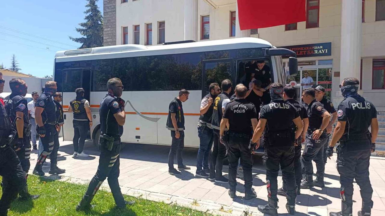 Durak başkanı cinayetinde 18 kişi adliyeye sevk edildi