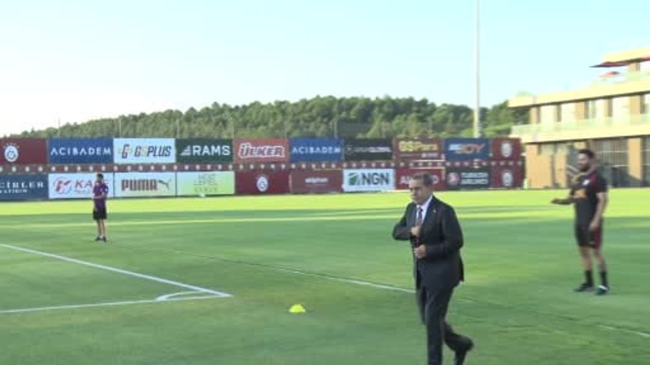 Dursun Özbek: Galatasaray'ın 121 yıllık geçmişine yakışan bir takımı kuracağız