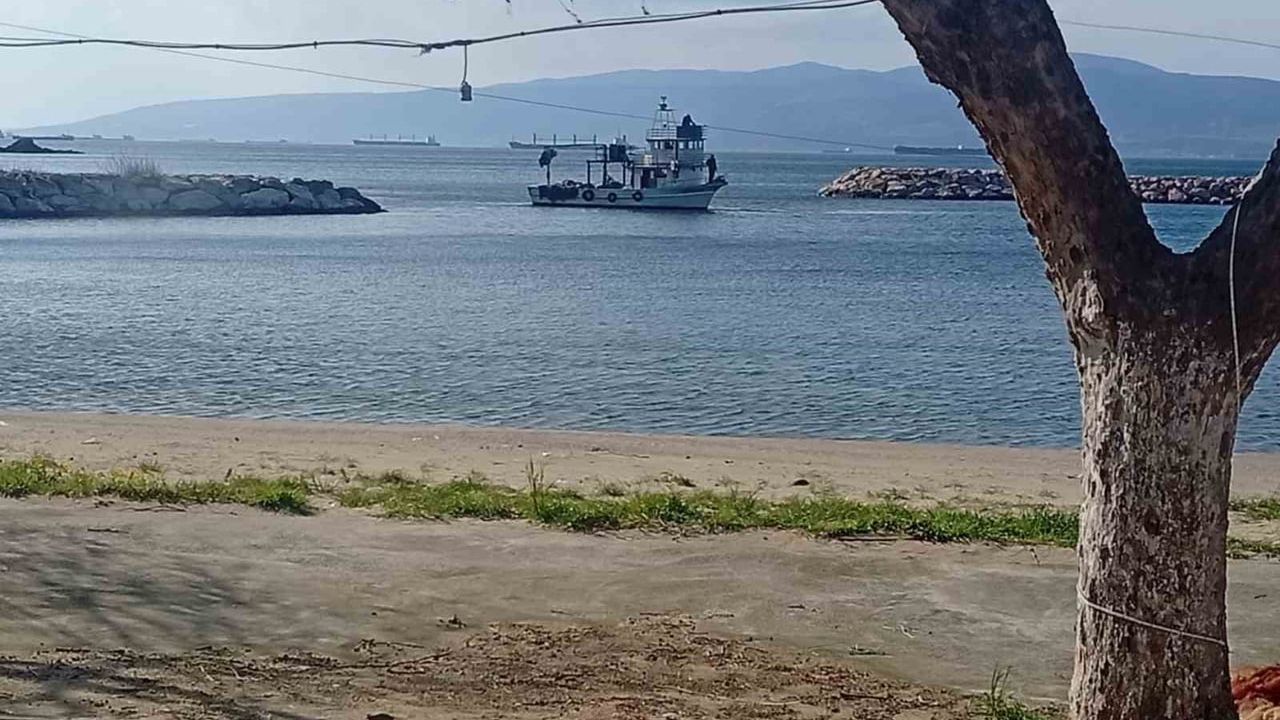 Dutliman'da biriken kum limanı işlevsiz bıraktı, balıkçılar çözüm bekliyor