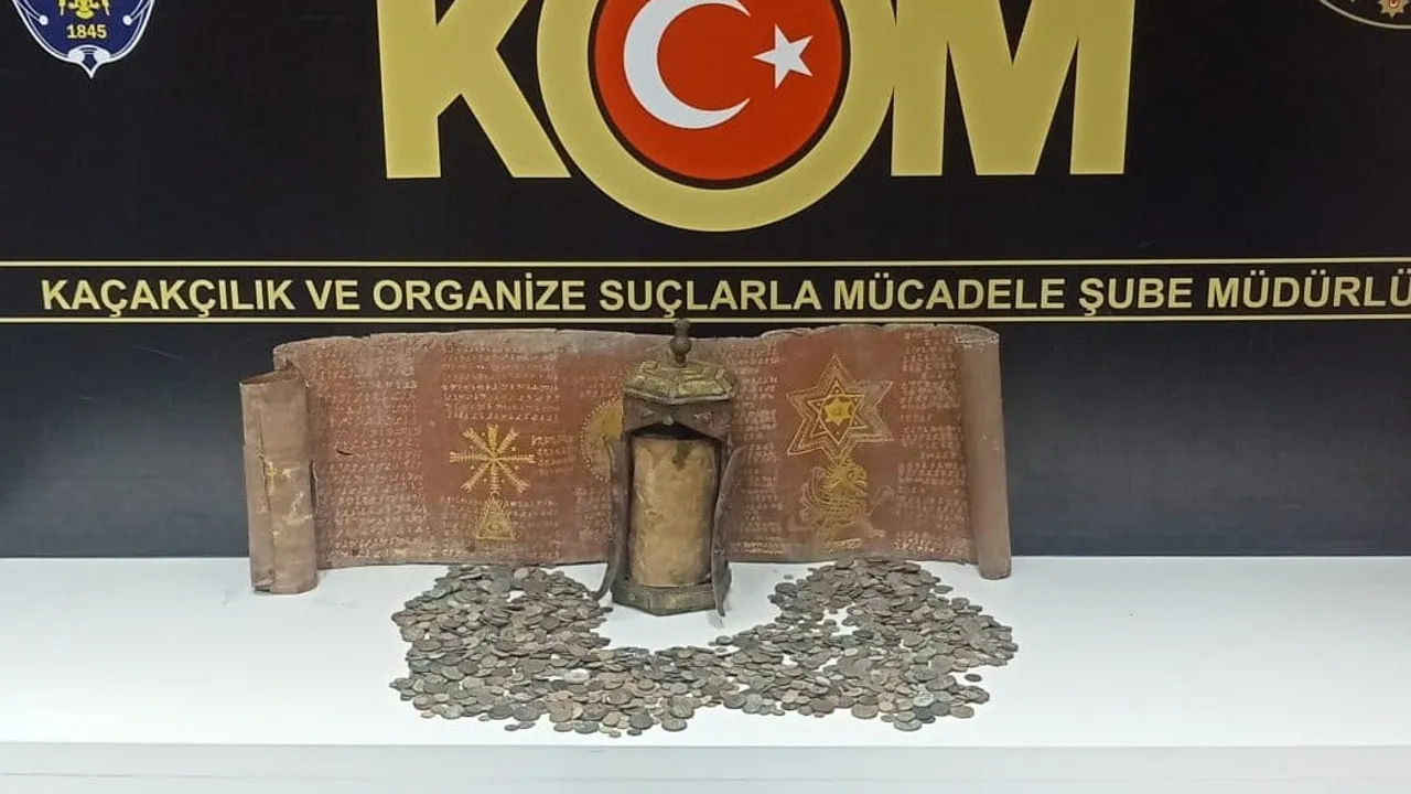 Duvar saatlerinden 48 kilo uyuşturucu çıktı: 4 tutuklama