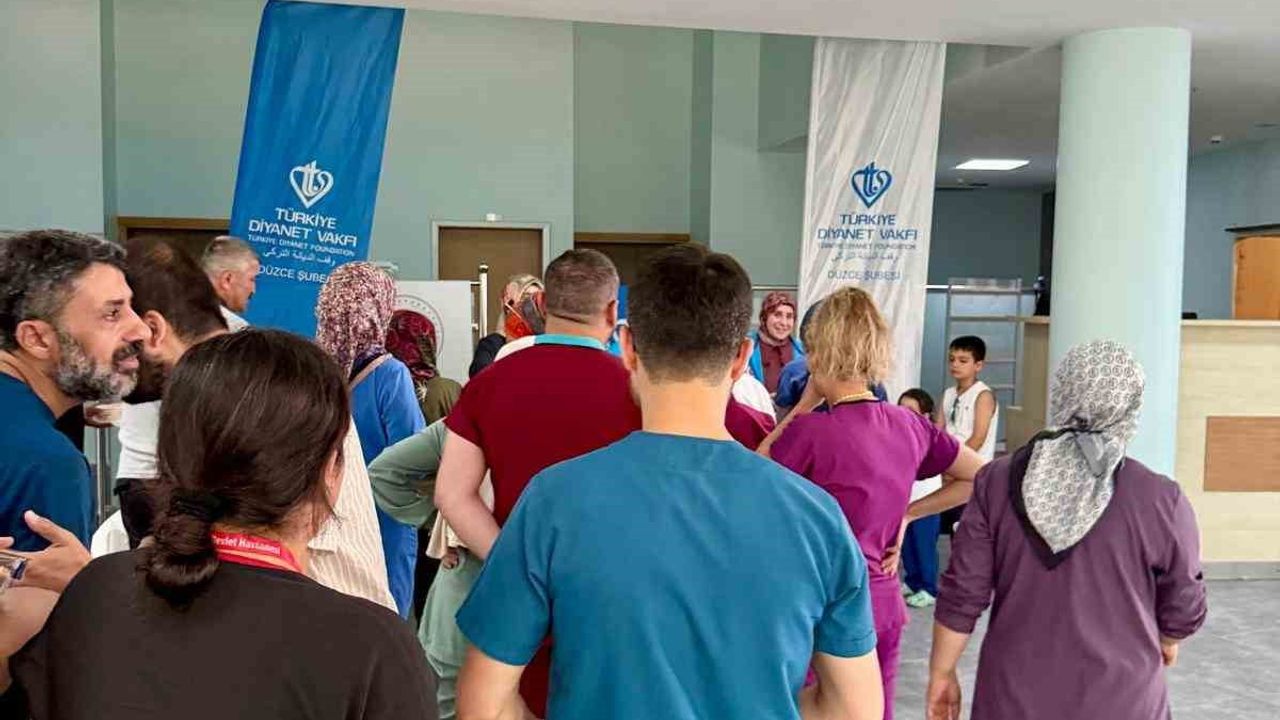 Düzce Atatürk Devlet Hastanesi personeline aşure ikramı