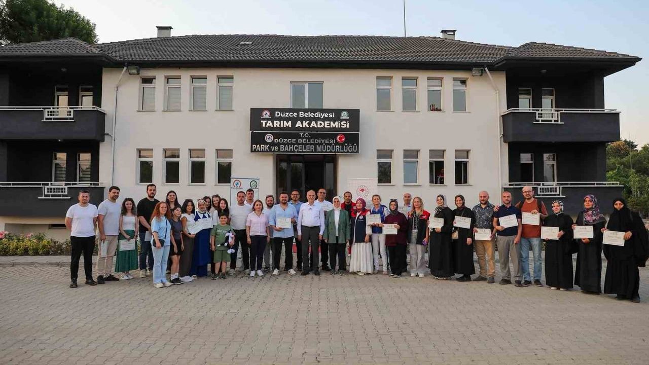 Düzce'de ilk kez yetiştirilen siyez buğdayının hasadı yapıldı